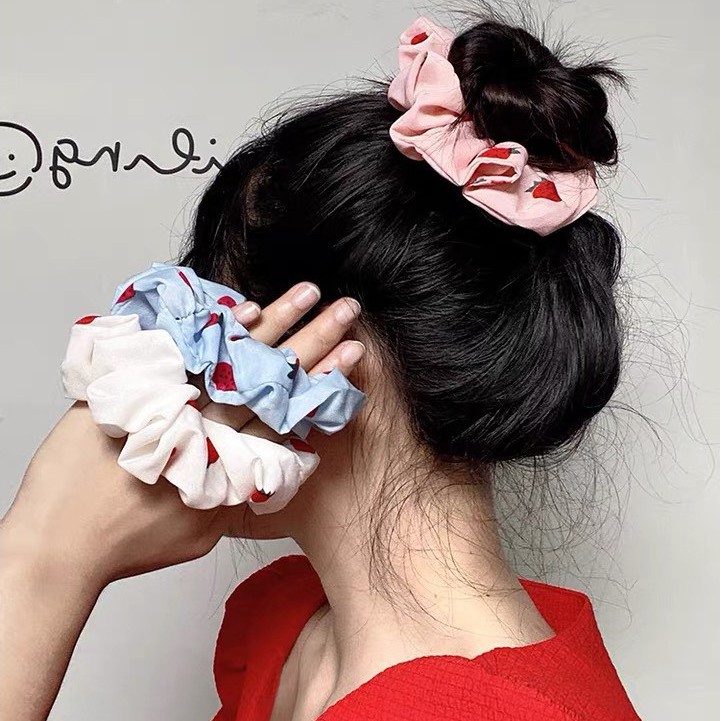 Buộc tóc scrunchies vòng họa tiết dâu tây 1016N