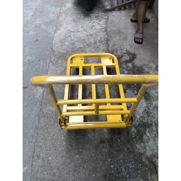 Xe đẩy hàng 4 bánh loại đẹp, chắc chắn