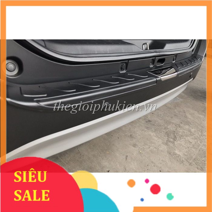 Bộ 1 chi tiết ốp chống trầy bậc cốp ngoài dành cho xe Toyota Rush - nhựa ABS cao cấp