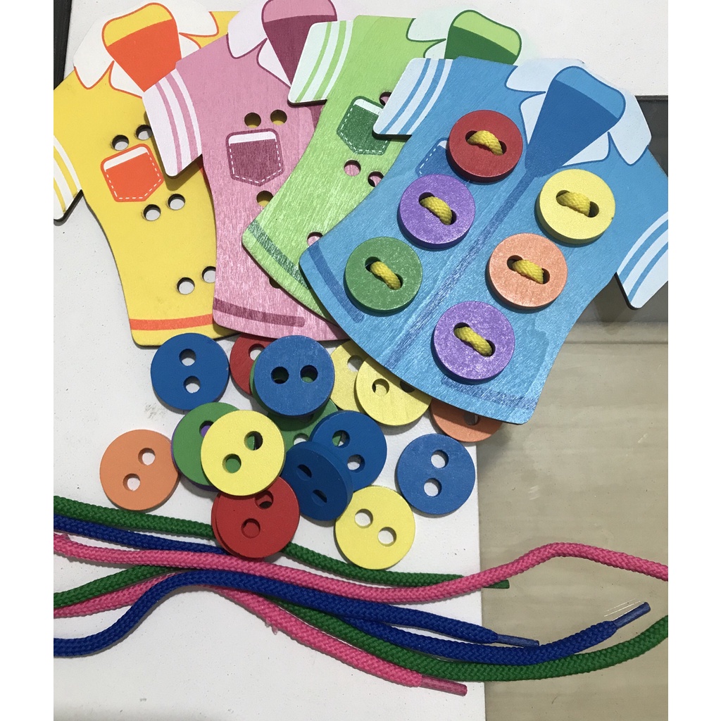 Đồ Chơi Thắt Nút Cúc Áo Gỗ Cho Bé - 1 Áo