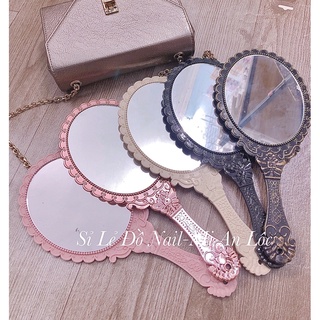 Gương soi cầm tay