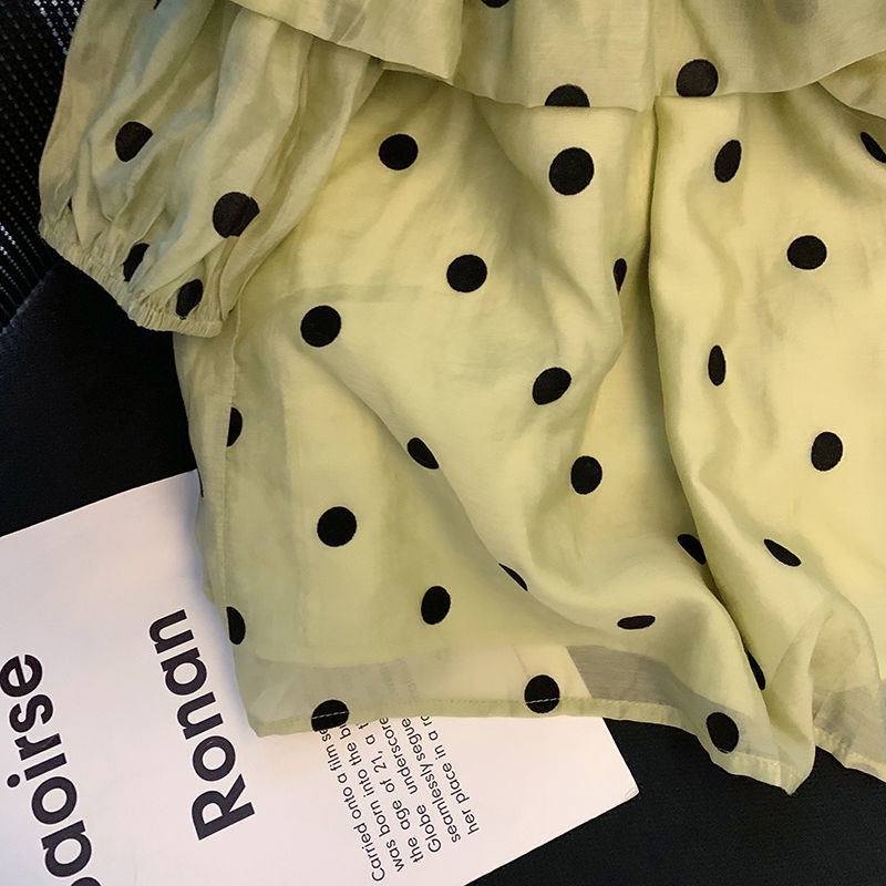 Áo Trễ Vai Dáng Rộng Tay Phồng Họa Tiết Chấm Bi Màu Xanh Lá Phong Cách Phương Tây Dành Cho Nữ