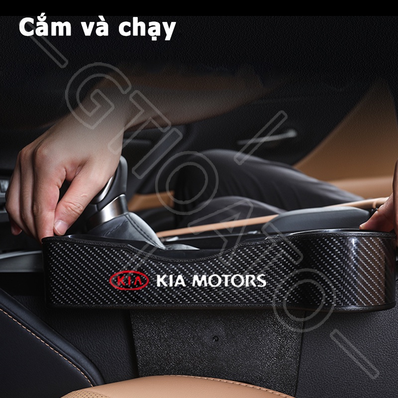 GTIOATO Khay Để Đồ Khe Ghế Ô Tô Khay ĐựNg Đồ Ô Tô Khay Đựng Đồ Đa Năng Cắm Khe Ghế Xe Sợi Carbon Khay Đựng Đồ Khe Ghế Ô Tô Đồ Đa Năng Cắm Khe Ghế Ô Tô Cho KIA Morning Seltos Sonet Carens Soluto Sedona K3 Forte Sorento Rondo Carnival K5 Rio Stonic