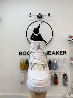N Jordan 4 white