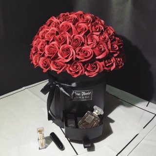 Chậu hoa hồng sáp thơm đỏ đô có ngăn chứa quà sang trọng