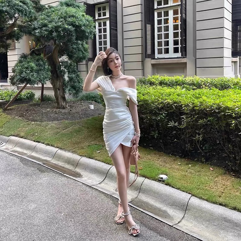 Đầm Trắng Trễ Vai Cổ Yếm Sang Trọng Quyến Rũ Thời Trang Đi Biển Cho Nữ