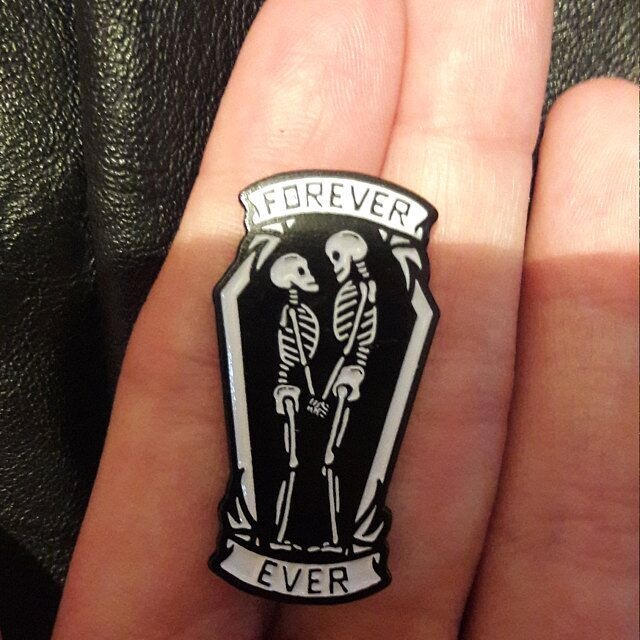 Ghim Cài Áo Hình Bộ Xương Phong Cách Punk Dành Cho Cặp Đôi