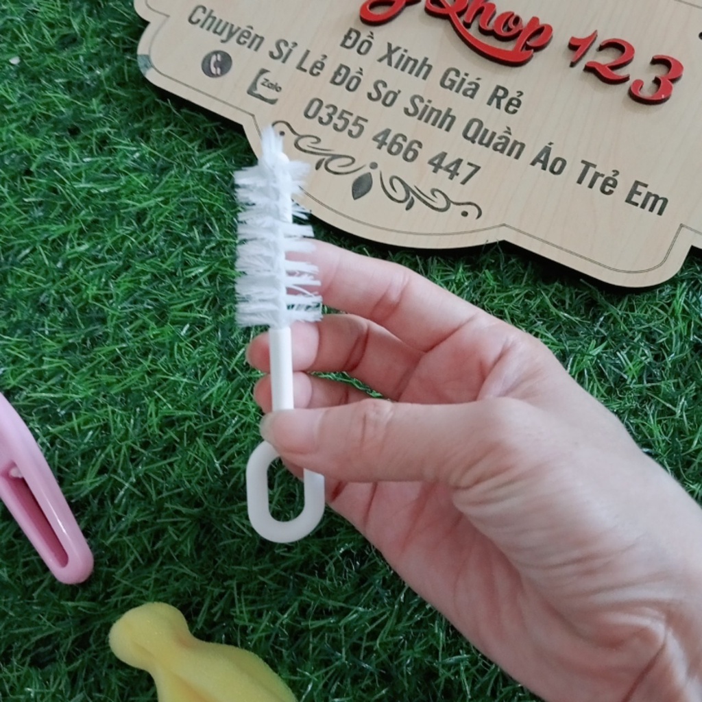 B60 - Bộ Cọ Bình Sữa và Núm Ti 4 Chi Tết Nhựa Cao Cấp