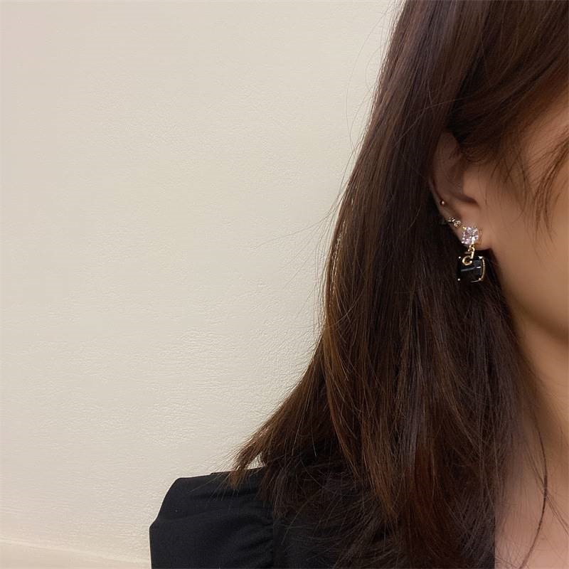 Khuyên Tai Cỏ Bốn Lá Đính Đá zircon Màu Đỏ Sang Trọng Trực Tuyến Mùa Hè Hàng Mới