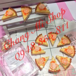 Charm bánh pizza tam giác