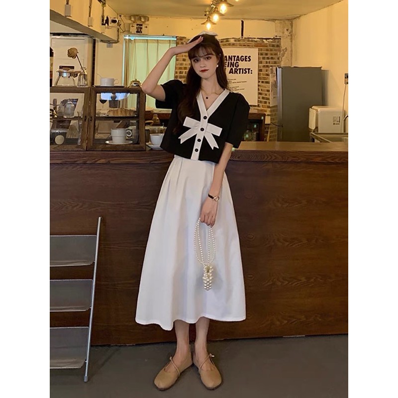 Set trang phục trắng đen váy xoè dài
