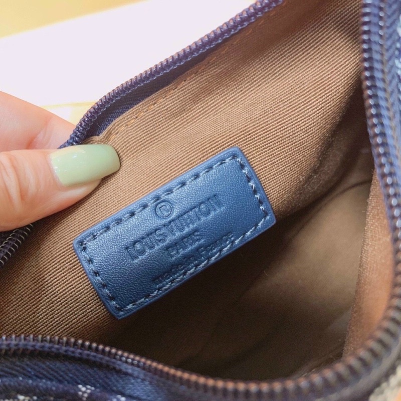 Túi Lv kẹp nách s25