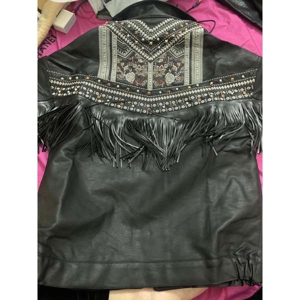Áo khoác da nữ Ulzzang Hàn Quốc BORA SHOP phối họa tiết và tua rua sau lưng order