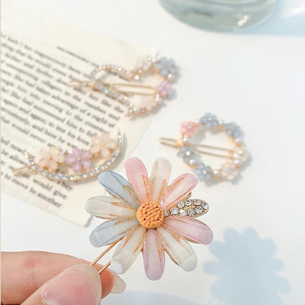 Kẹp Tóc Đính Đá Hình Hoa Cúc Xinh Xắn Thời Trang