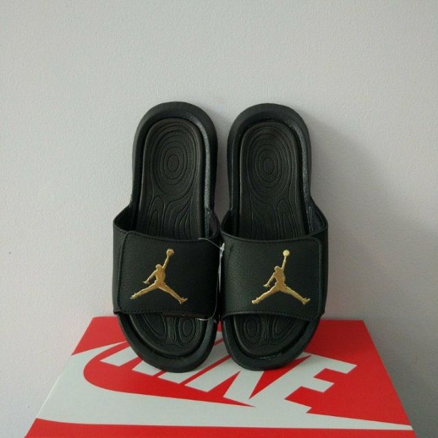 [FULL BOX +TẶNG VỚ SỌC HÀN] DÉP JORDAN ĐEN LOGO VÀNG