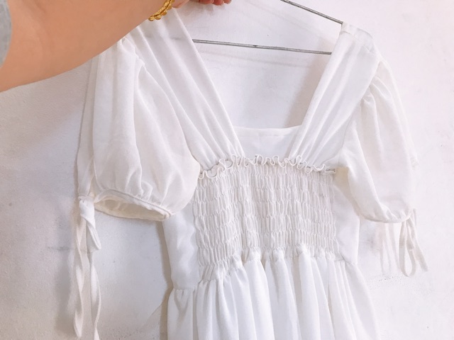 Váy trắng ôm eo sang chảnh