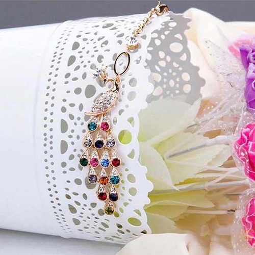 Vòng tay thiết kế đuôi công đính đá quý nhân tạo sang trọng quý phái dành cho nữ