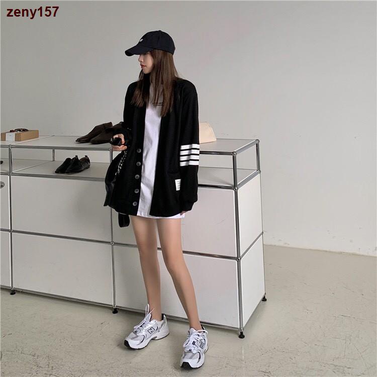 miu-miu♂❈ÁO CARDIGAN MỎNG KẺ SỌC CELEB THOM Browne - ÁO KHOÁC LEN CARDIGAN CỔ TIM SỌC TAY ĐEN XÁM | BigBuy360 - bigbuy360.vn