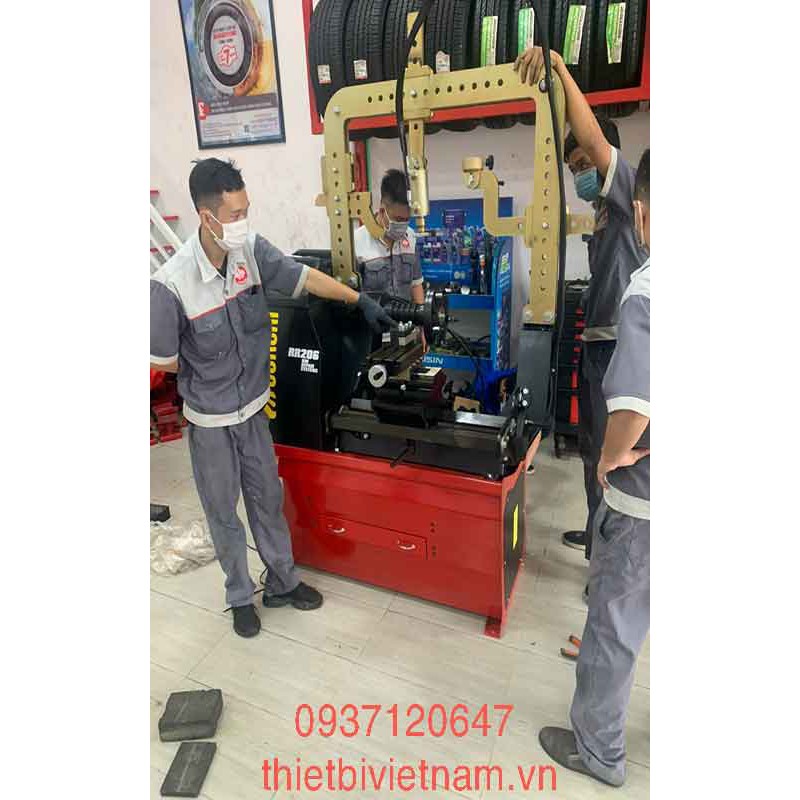 Máy kéo nắn và đánh bóng la zăng corghi RR206