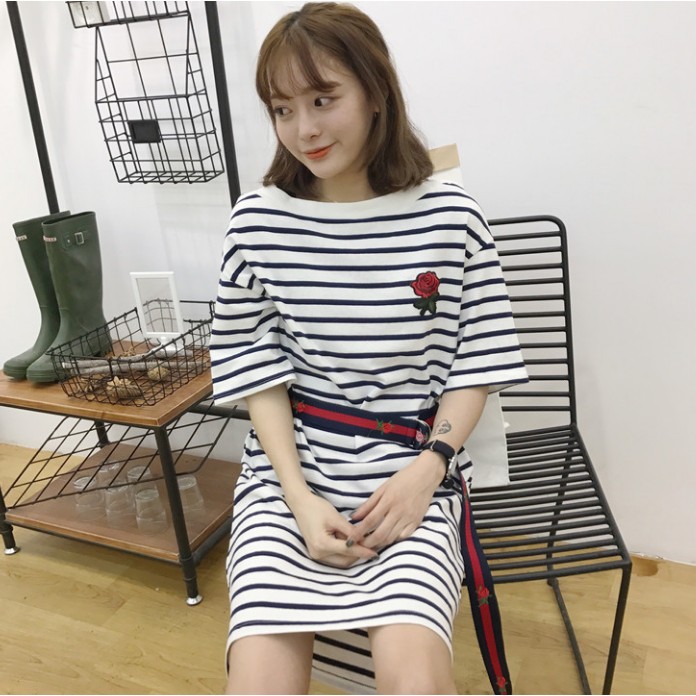 Đầm tay lỡ thêu hoa kèm dây lưng