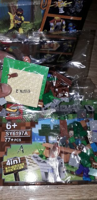 Lắp ráp 1 hộp LegoMyWord 6197 có nhiều chi tiết bằng nhựa rất đẹp