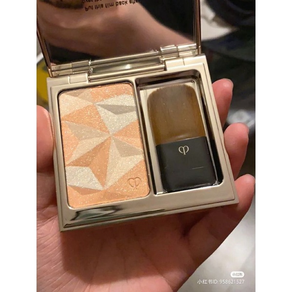 Lõi phấn bắt sáng refill Cle De Peau Luminizing Face Enhancer