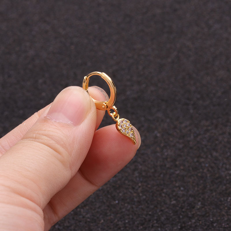 Một khuyên tai vòng đính đá zircon nhỏ tinh xảo nữ tính thanh lịch