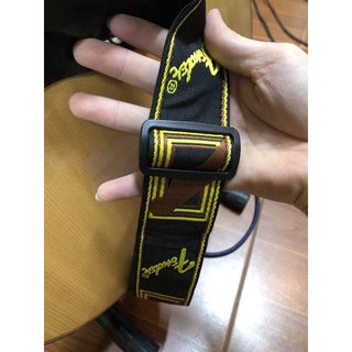 Dây đeo đàn guitar. Dây đeo fender cho guitar để đứng chơi.