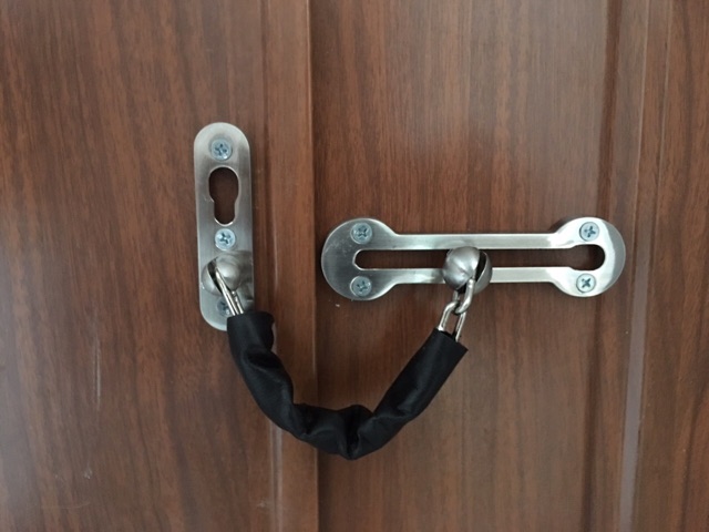 Chốt khoá an toàn bên trong nhà, chốt cửa dây xích, khoá cửa dây xích an toàn cho người trong nhà chống cướp