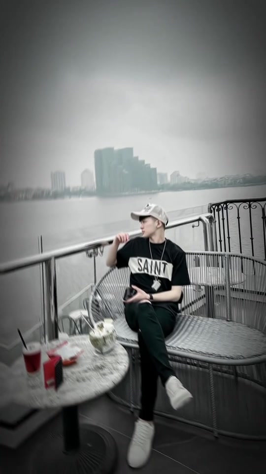 Áo Thun SAINT Form Rộng Tay Lỡ Vải Cotton 100% | BigBuy360 - bigbuy360.vn