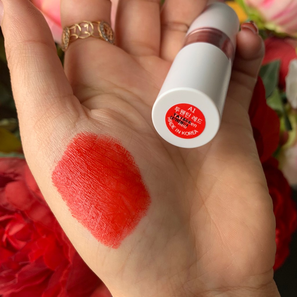 Son thỏi lì không khô môi bền màu RED COOKIES MARSHMALLOW POWDER LIPSTICK màu đỏ cam A1 - Twenteen Red siêu lì mịn