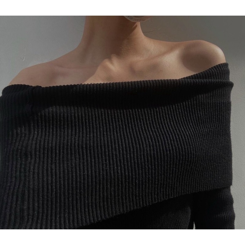 Áo len trễ vai ngang