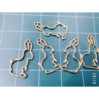 Khuôn kim loại làm móc khóa resin hình chú thỏ vàng