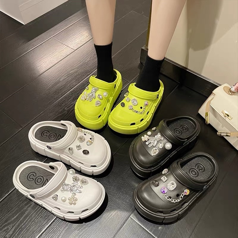 Giày dép sục crocs độn đế kèm sticker