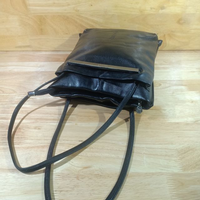 Túi đeo vai dáng đứng da thật secondhand  240718