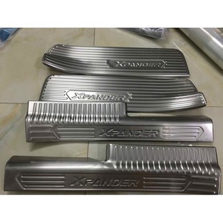 Ốp bậc cửa bên trong xe mitsubishi xpander 2019-2021 inox