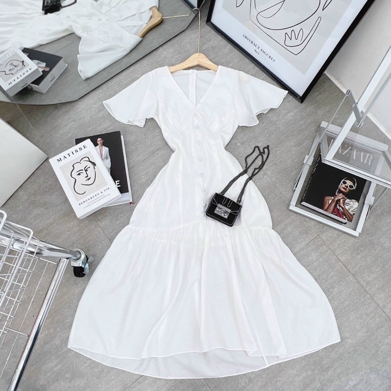 MAXI TRẮNG CỔ V PHỐI NÚT ĐUÔI CÁ