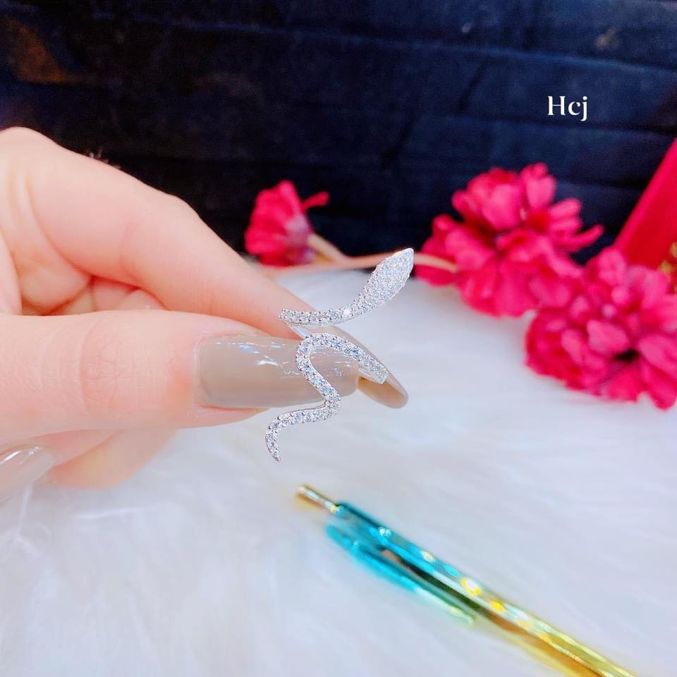 Nhẫn nữ bạc thật hình rắn nạm đá sáng đẹp - Kho sỉ bạc Nhất Linh