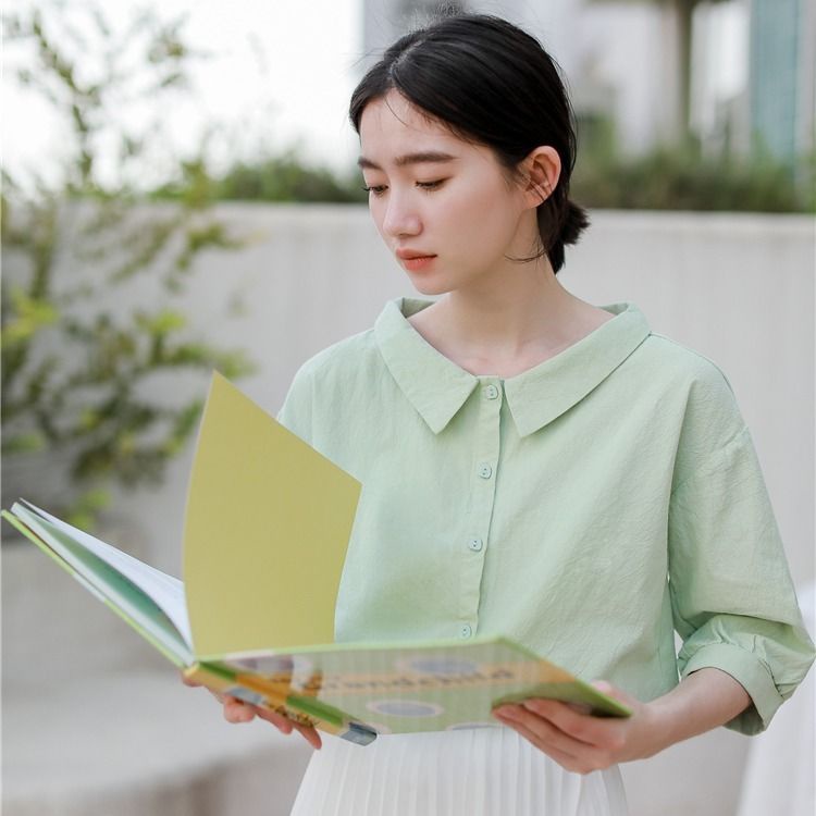 Áo sơ mi phụ nữ đẹp màu xanh lá cây mùa hè lỏng tay áo ngắn năm 2021 phong cách đại học cổ điển mới