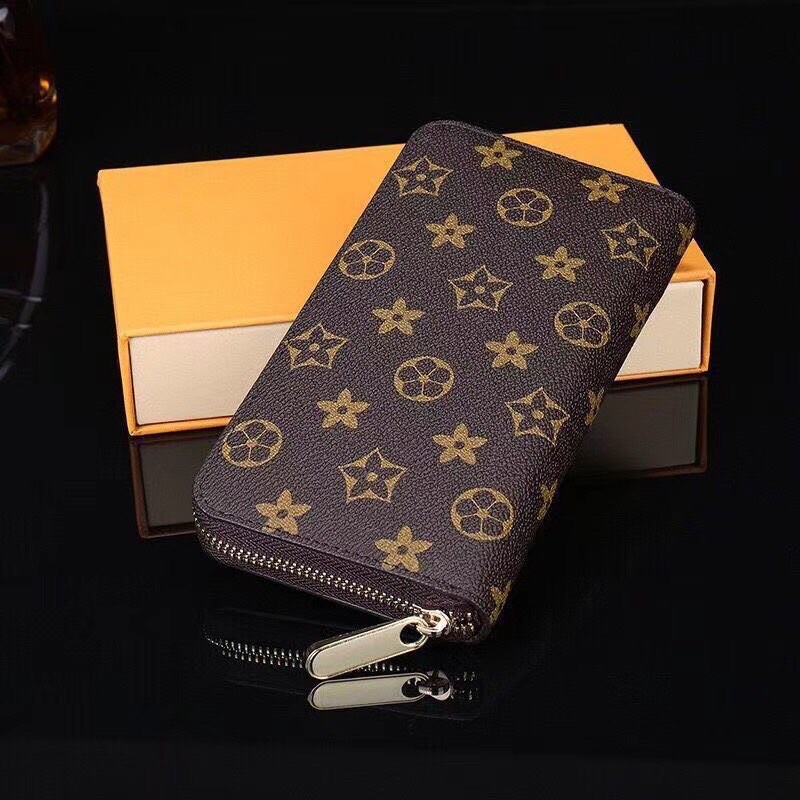 Ví dài cầm tay kẻ caro