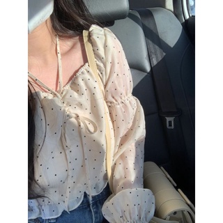 Áo croptop dài tay chấm bi