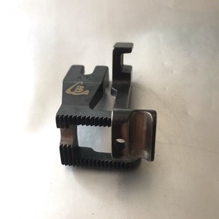 Chân vịt quay gân máy bước