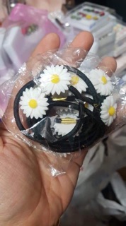 Buộc tóc hoa cúc