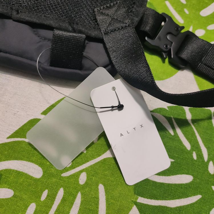 Túi đeo ngực 1017 ALYX 9SM buckled messenger bag ss20