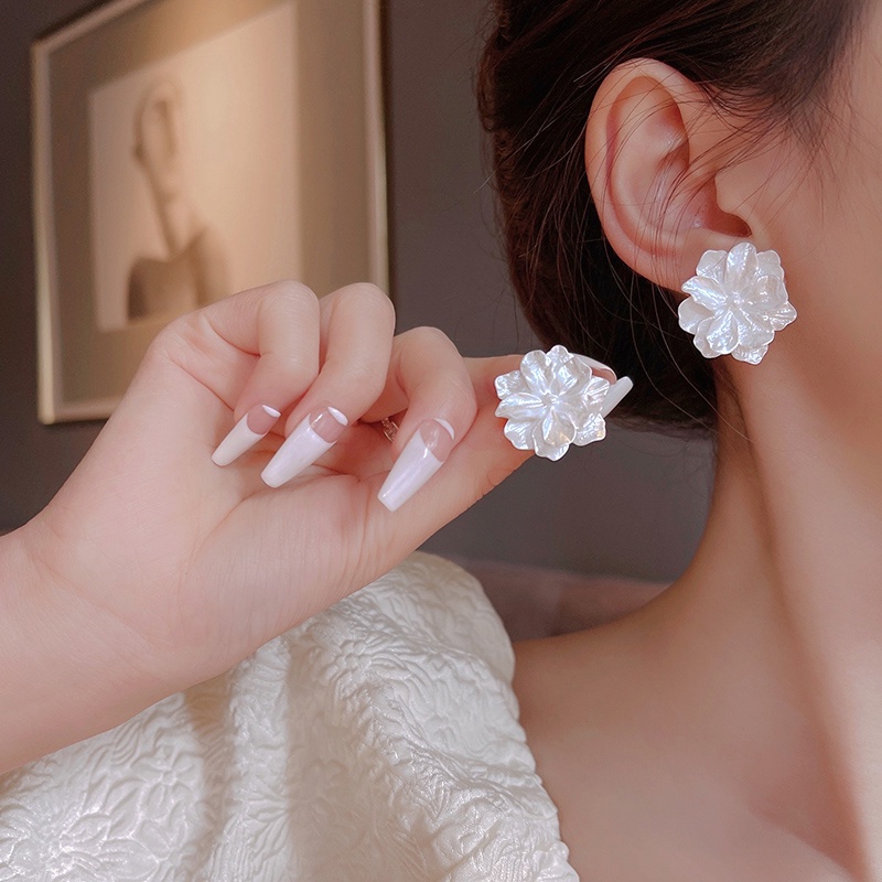 1 Đôi Bông Tai Hình Hoa Trắng Sang Trọng Thời Trang Hàng Ngày Cho Nữ