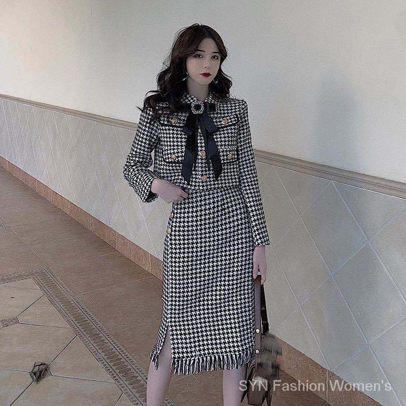 Sét Đồ Ca Rô Chân Váy Dài Có Tua Phía Dưới Phối Kèm Áo Dài Tay Có Nơ Xinh Phía Trước