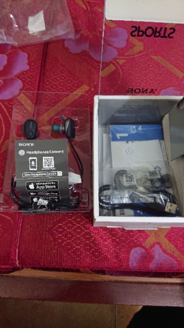 Tai nghe Sony WF-SP600N/BME black & white like new 99%