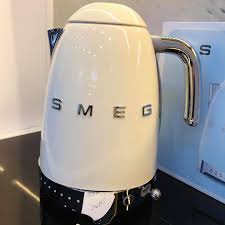Ấm siêu tốc SMEG KLF04CREU  - có điều chỉnh nhiệt độ