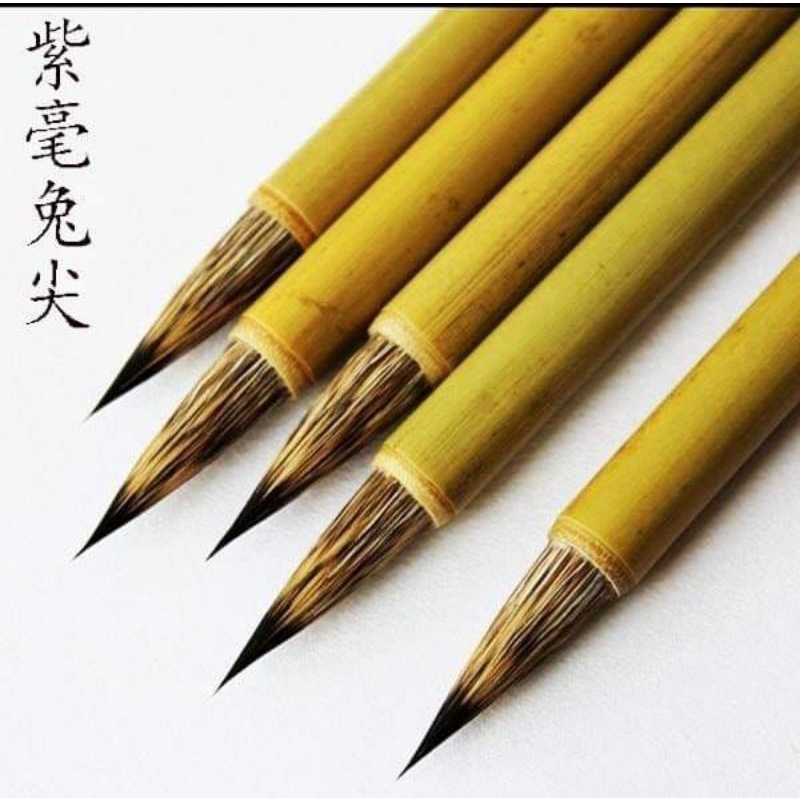 Thạch Hoan Tiểu Khải Thiện Liễn Hồ Bút👉 Lông bút:  Lông chuột núi đáCán bút: cán tre👉 Bút đẹp, mềm mại
