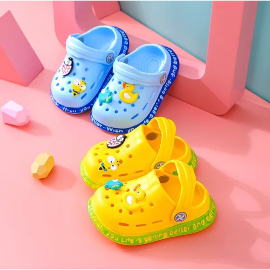 dép Crocs chống trượt dễ thương cho bé hình sticker dễ thương